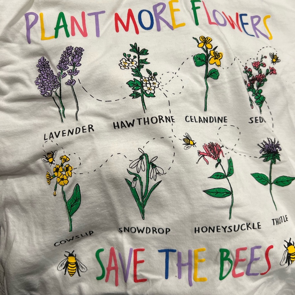 SAVE THE BEES graphic tee (cropped)